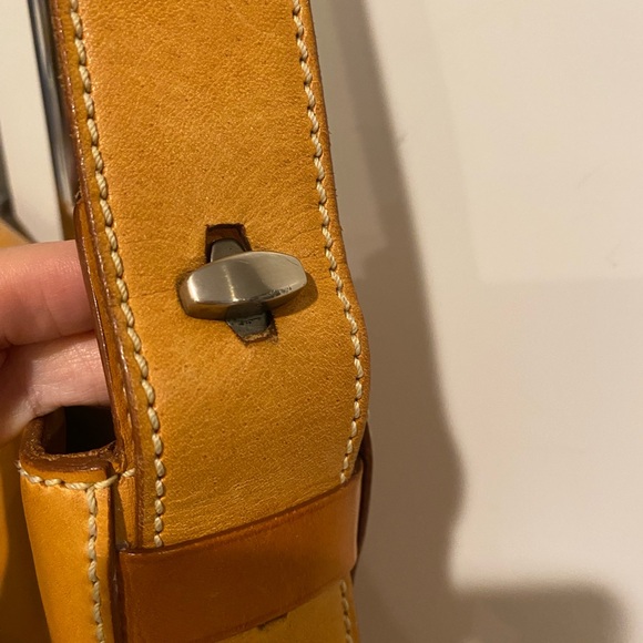 Celine Tan Leather Shoulder Bag - Picture 4 of 9